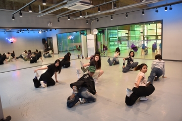 K-POP에 빠진 유학생들, 캠퍼스를 무대로 만들다! 섬네일 파일